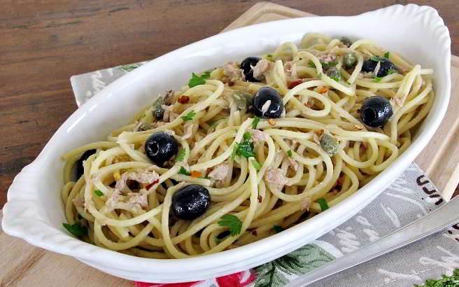 Pasta con capperi e olive
